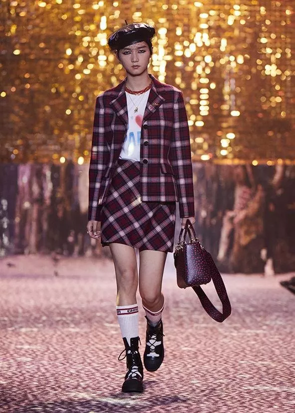 مجموعة Dior لخريف 2021 في شانغهاي تنبض مرحاً وحياةً