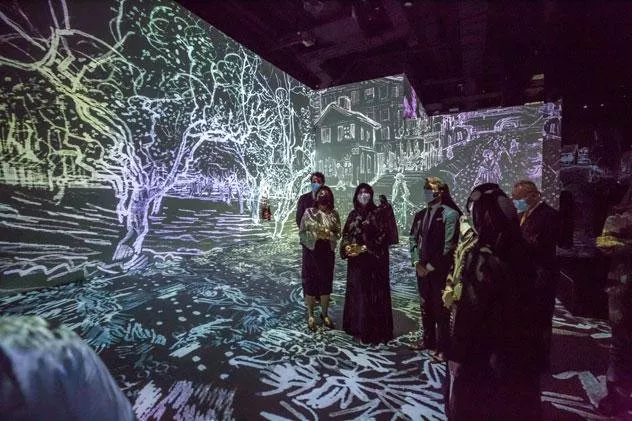 لطيفة بنت محمد تفتتح أكبر مركز للفنون الرقمية في منطقة الخليج Infinity Des Lumières