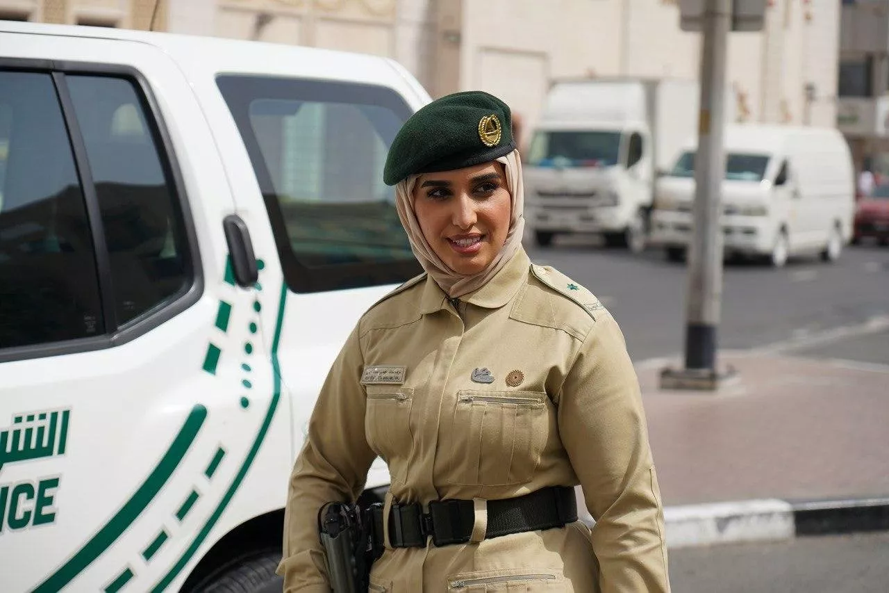 الملازم نوف خالد أهلي: أول مرأة في منصب ضابط مناوب عام لمركز شرطة دبي