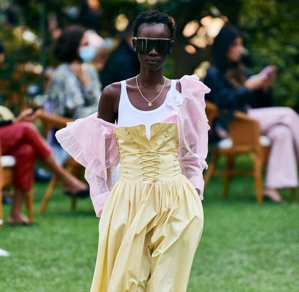 Philosophy di Lorenzo Serafini الكورسيه صيحة لربيع وصيف 2021 أخر موضة صيحات Corset Trend Fashion Show 