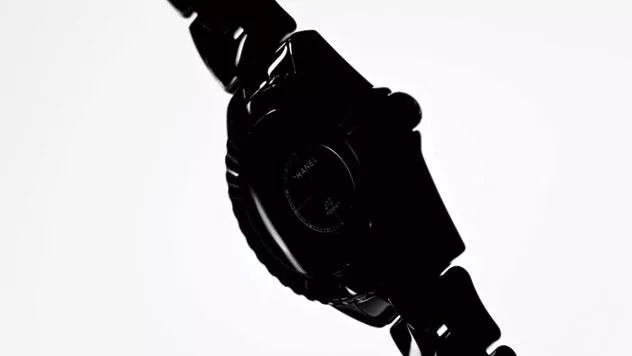 شانيل تطلق ساعة J12 Caliber 12.2 Edition 1