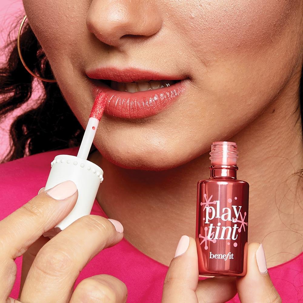 علامة Benefit Cosmetics بنفت