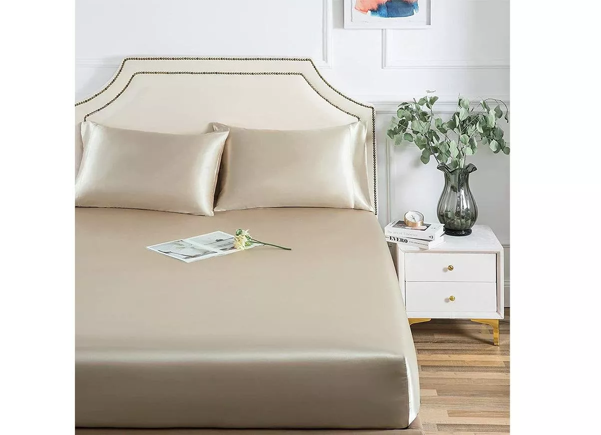 افضل مفارش سرير حرير لعام 2021، 12 موديل تسوّقي منها لنوم عميق وبشرة جميلة
