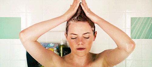 كم مرّة عليكِ غسل الشعر في الأسبوع، بحسب نوعه؟