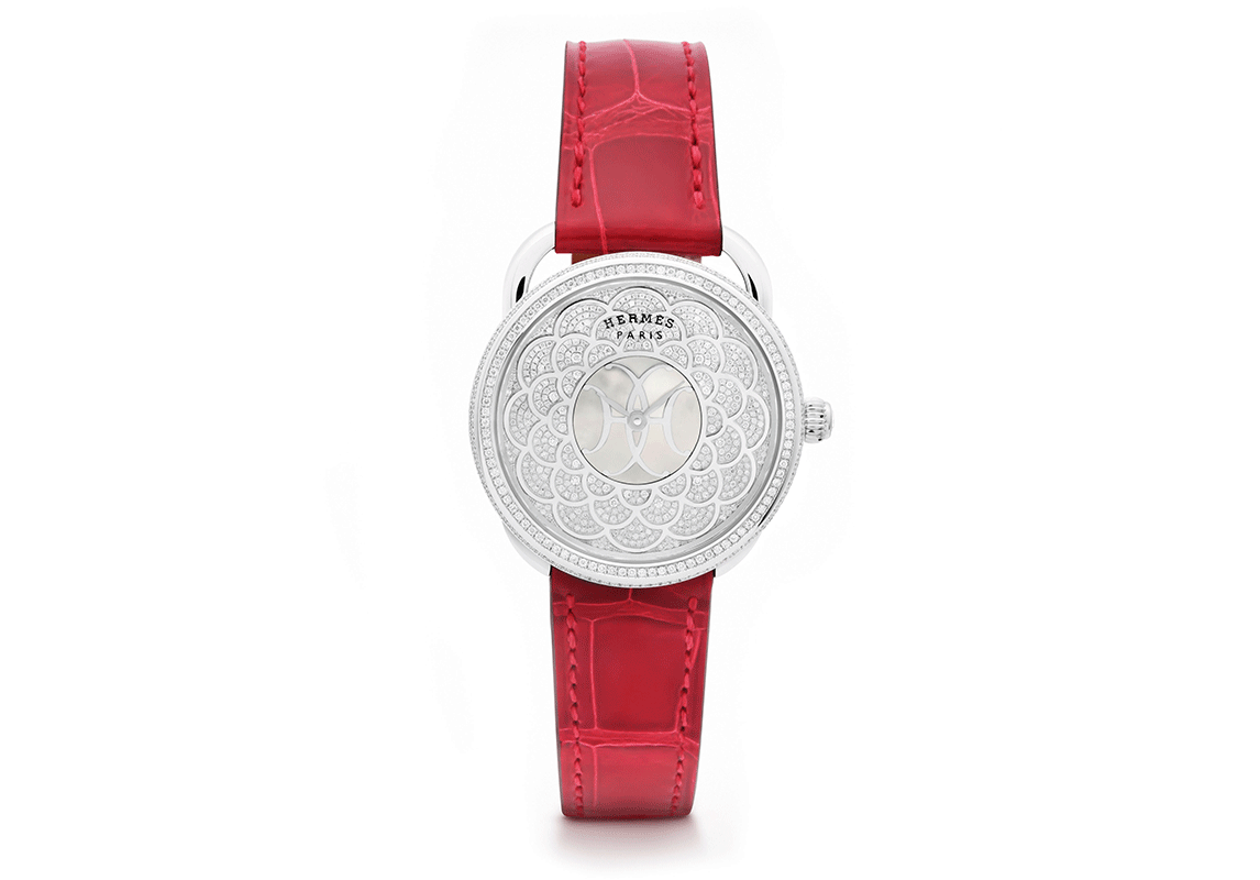 ساعة Arceau H Déco من Hermès: أناقة عصرية بزخرفات منمّقة وحرفية عالية