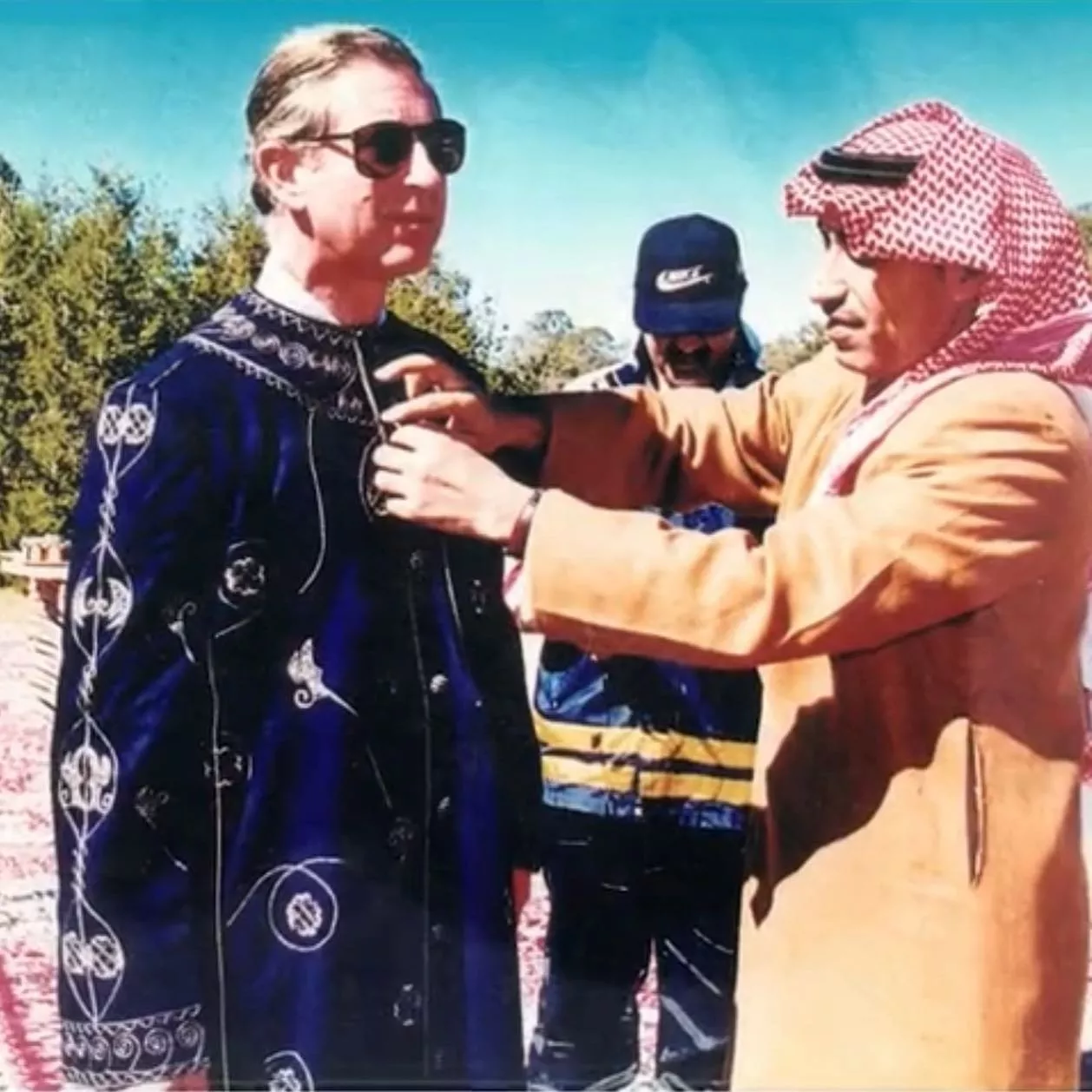 بالصور، كاميلا ترتدي دقلة الأمير تشارلز المهداة له من المملكة العربية السعودية